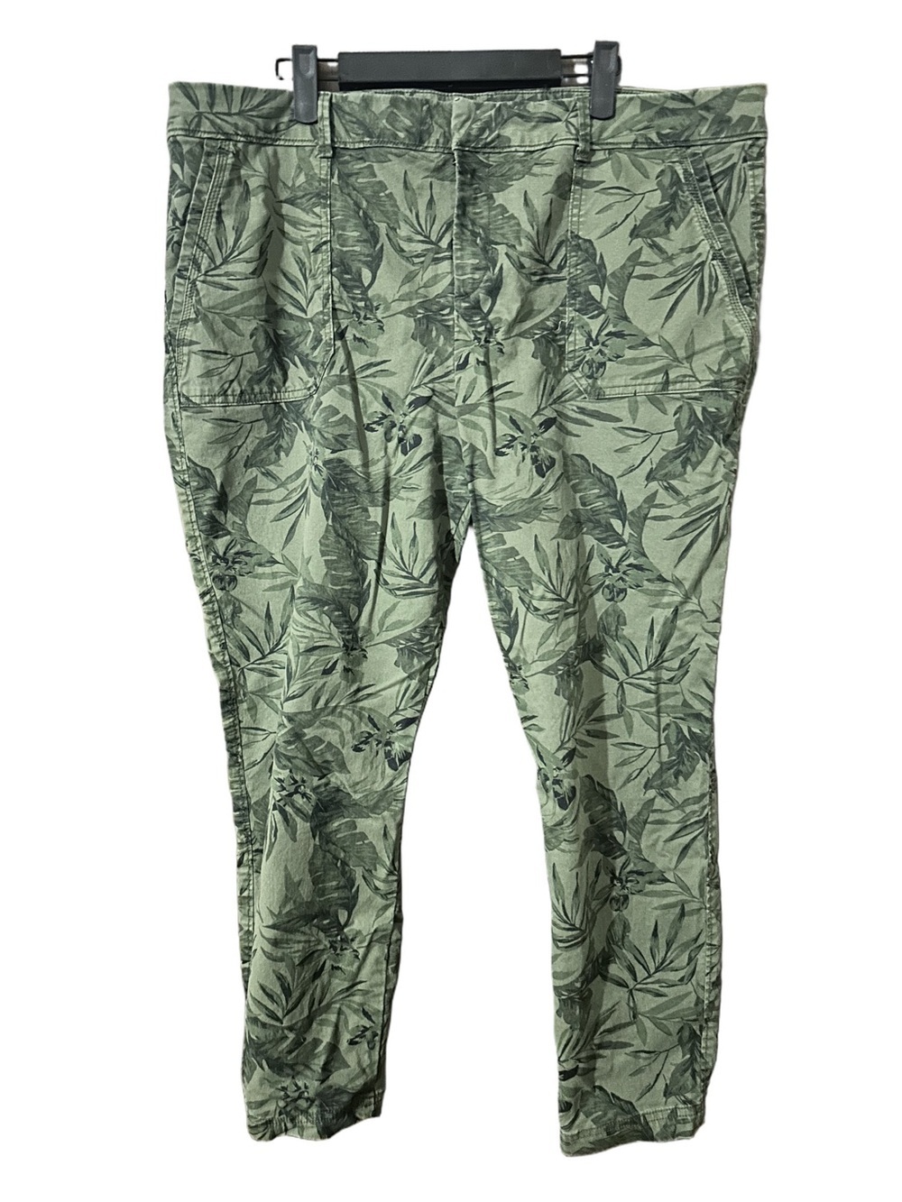 Old Navy Women’s Green Leaf Forest Print Cargo Khaki Tapered Pants Size 18